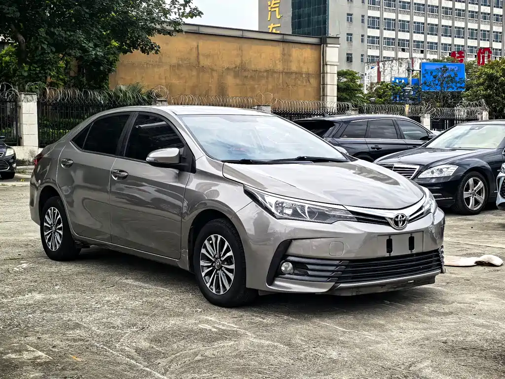 Toyota Corolla 2018 — фото 3