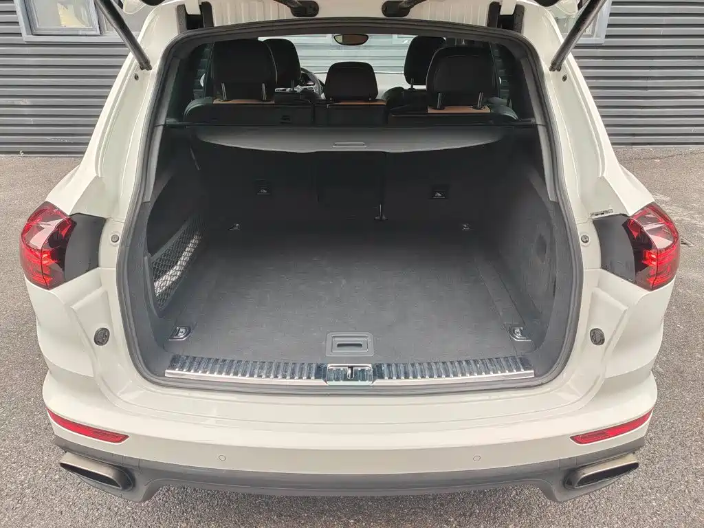 Porsche Cayenne 2017 — фото 10