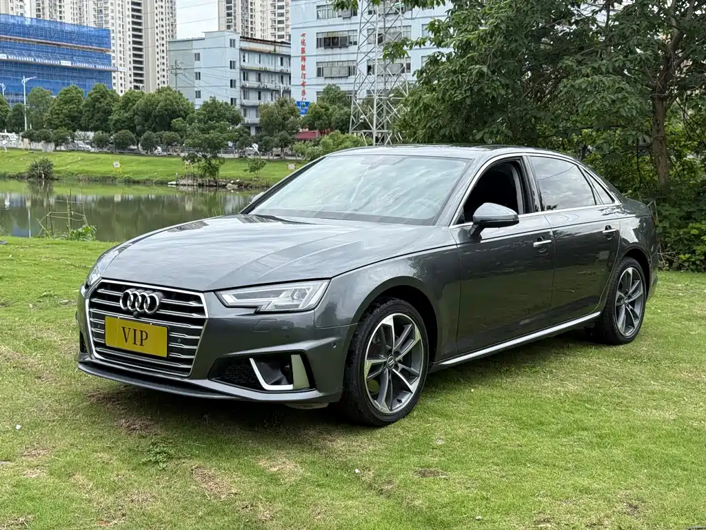 Audi A4L 2019 — фото 1