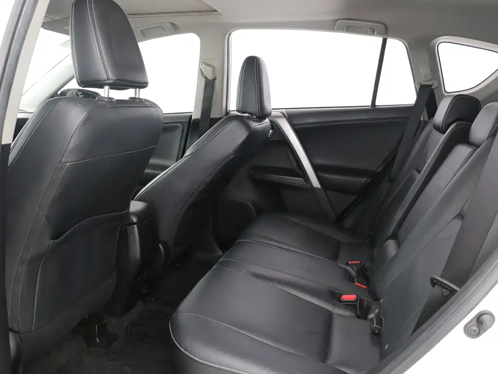 Toyota RAV4 2018 — фото 10