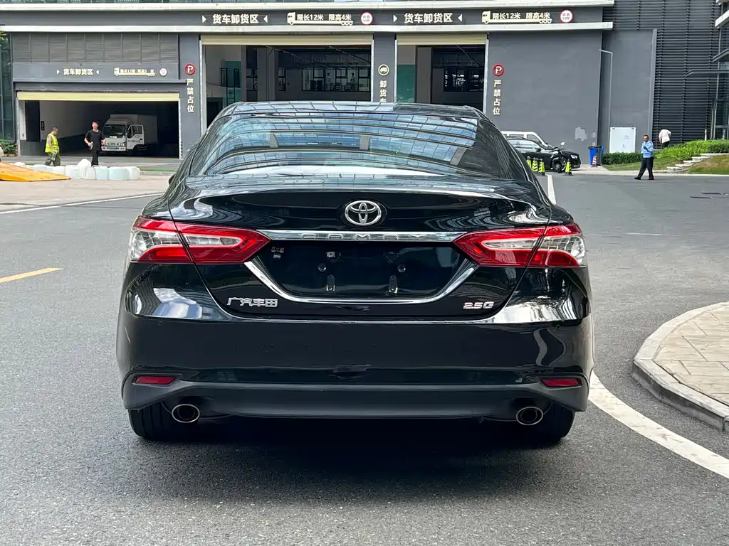 Toyota Camry 2020 — фото 10