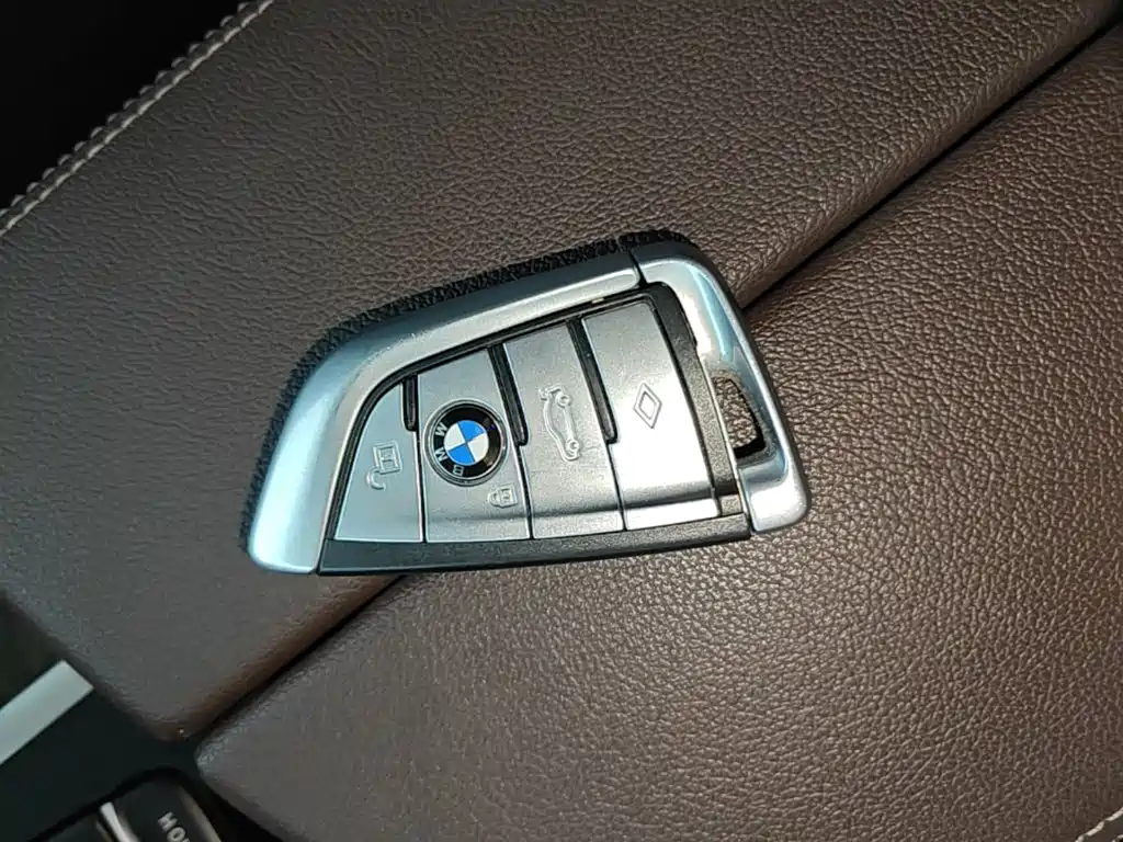 BMW 5 Series 2020 — фото 9
