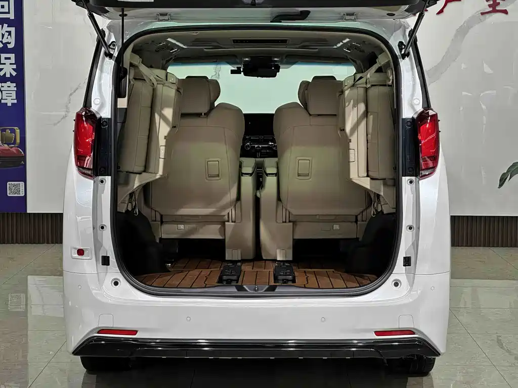 Toyota Alphard 2021 — фото 21