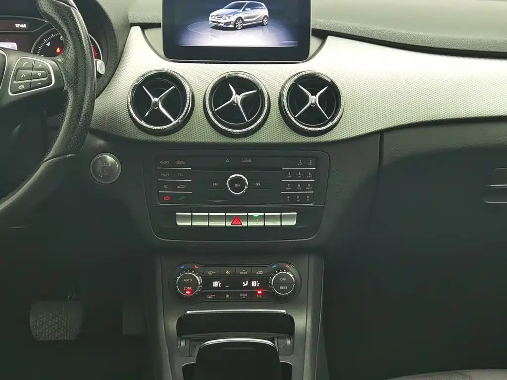 Mercedes-Benz B-Class 2018 — фото 12