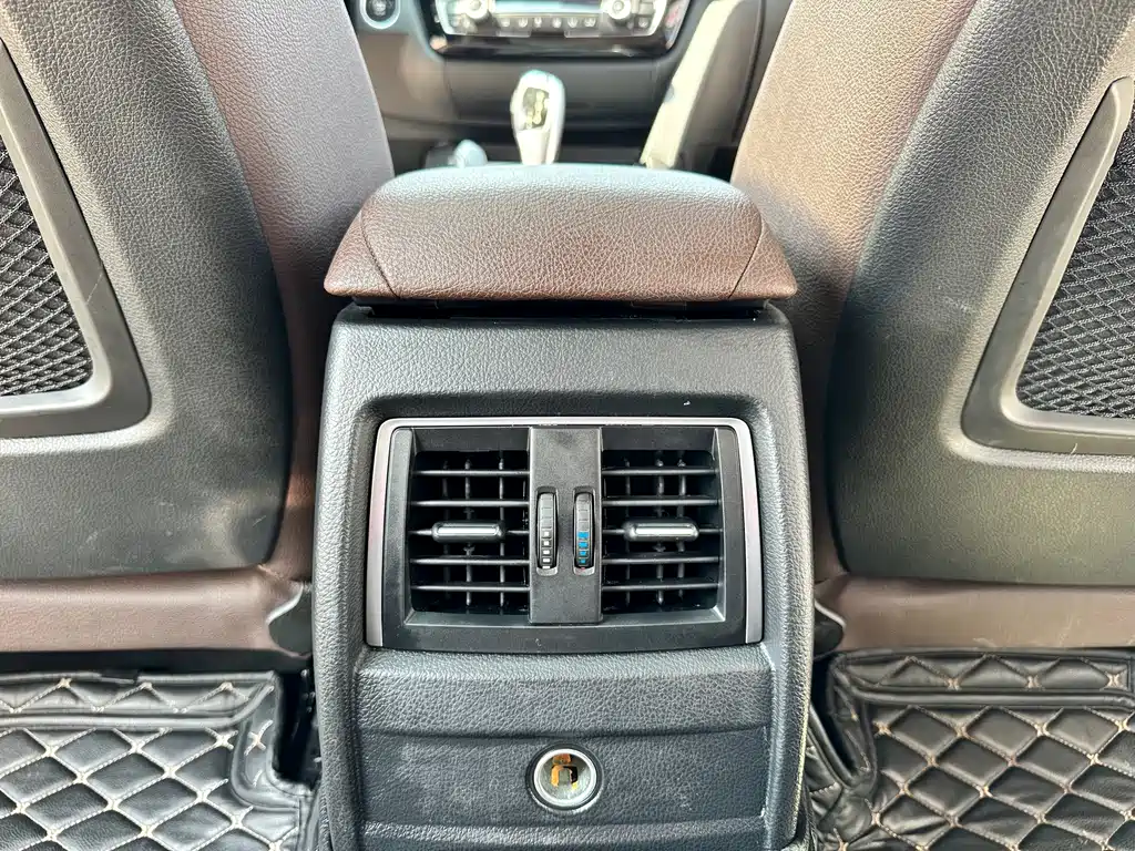 BMW 3 Series 2019 — фото 12