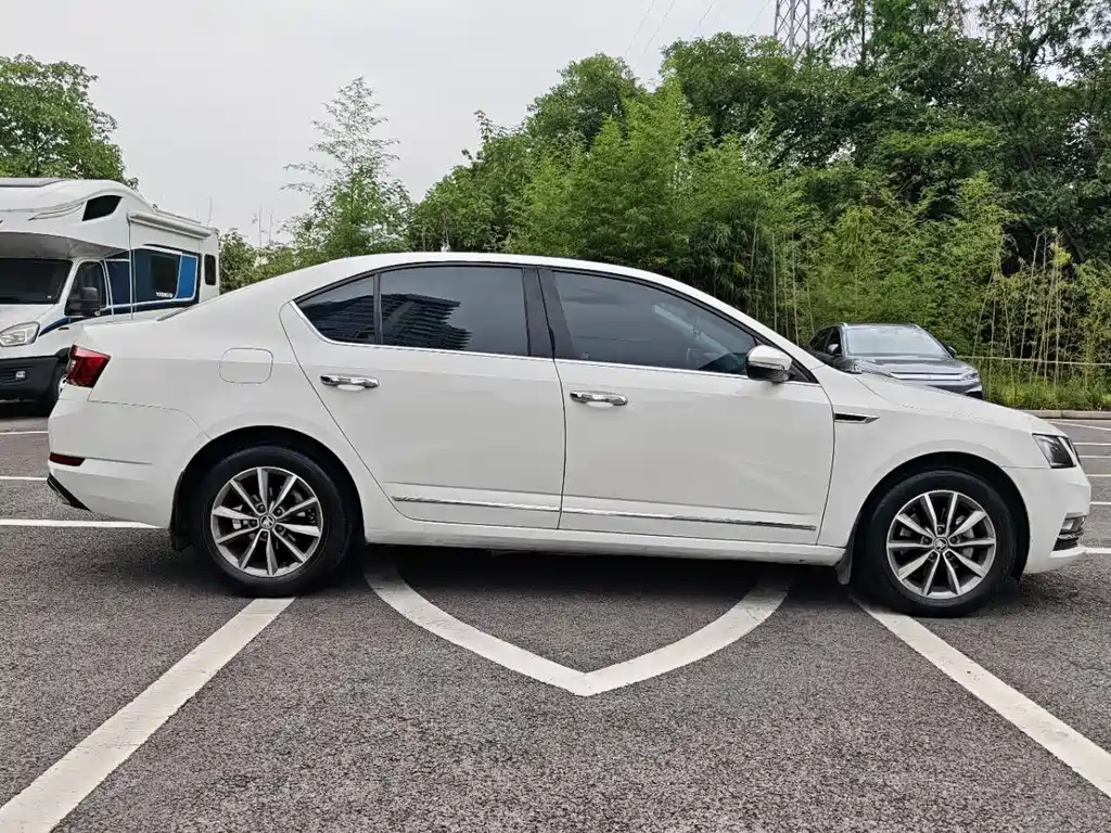 Skoda Octavia 2018 — фото 8