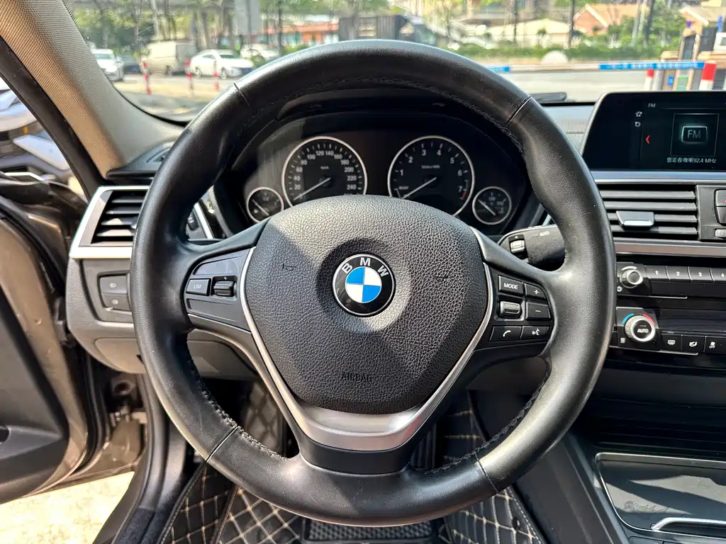 BMW 3 Series 2019 — фото 16