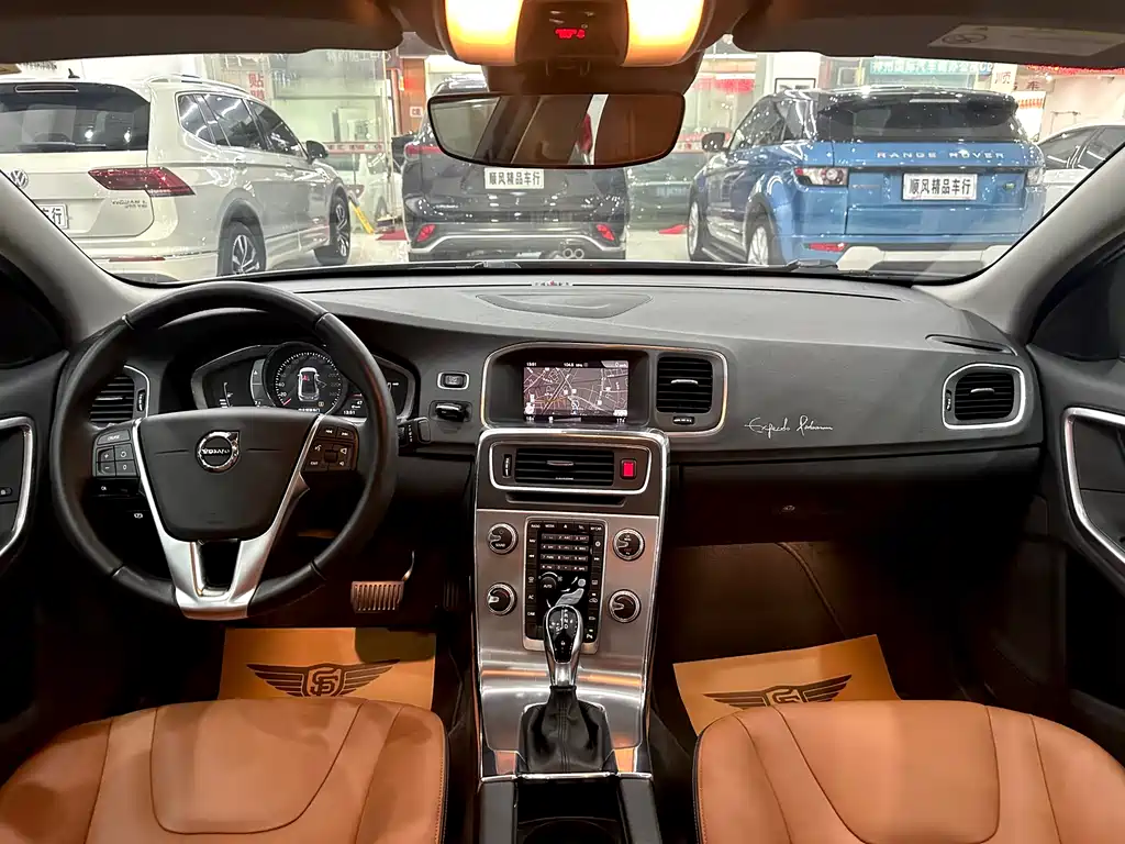 Volvo S60 2018 — фото 16