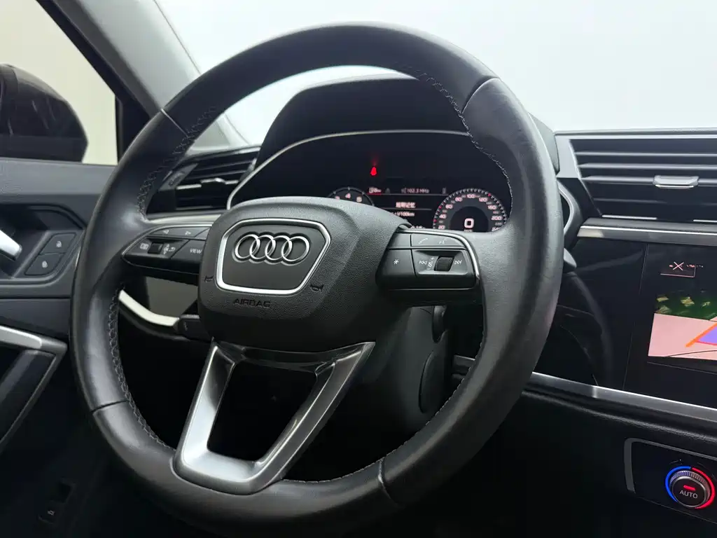 Audi Q3 2023 — фото 13
