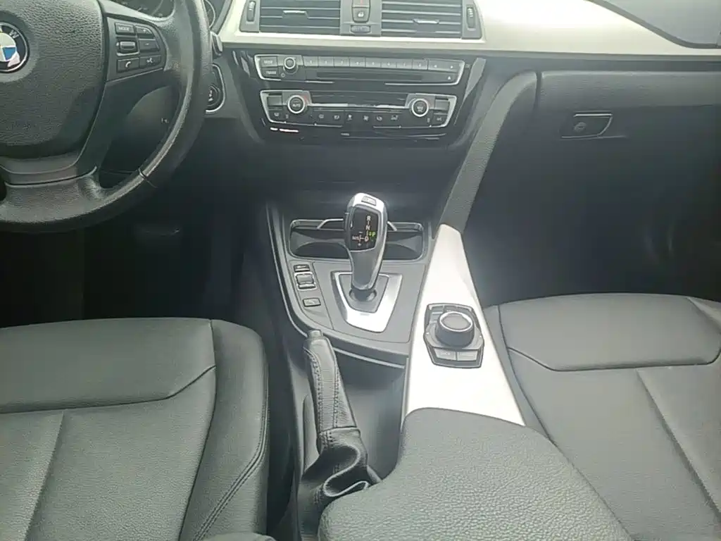 BMW 3 Series 2016 — фото 14