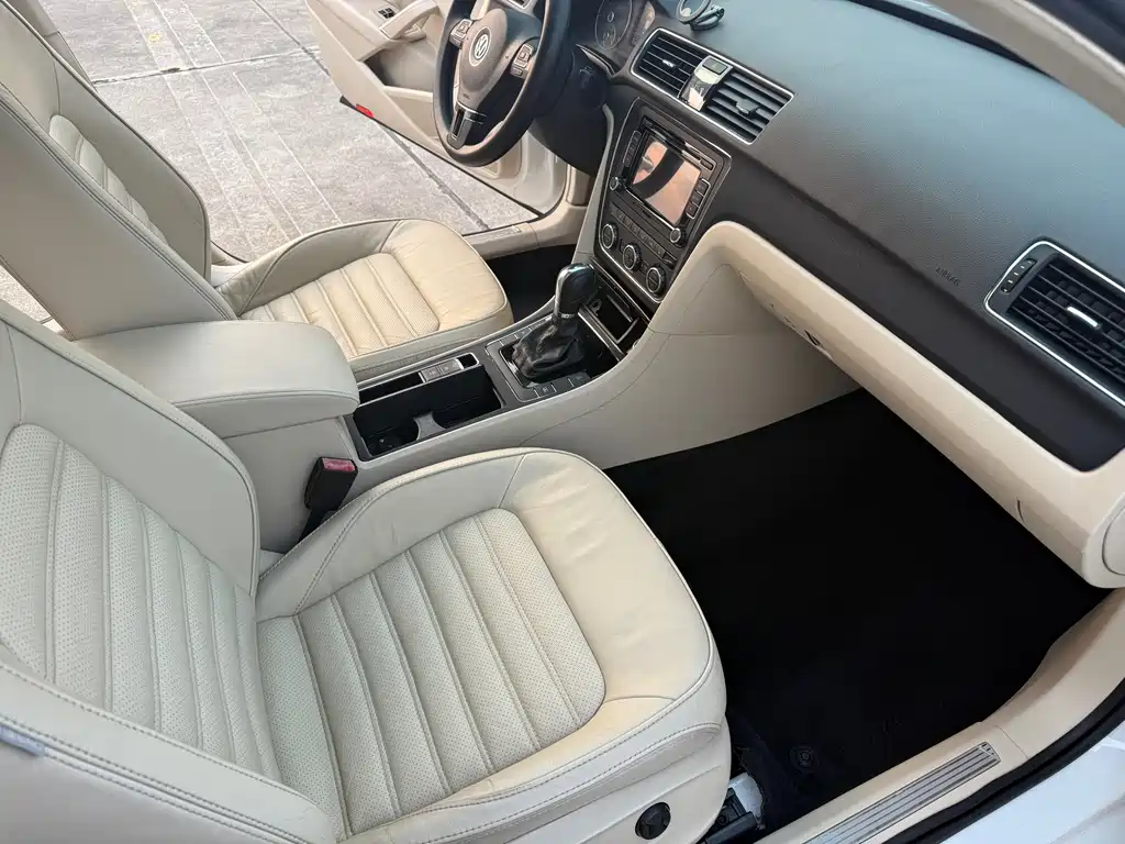 Volkswagen Passat 2015 — фото 11