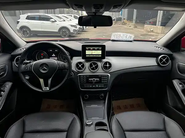 Mercedes-Benz GLA 2015
