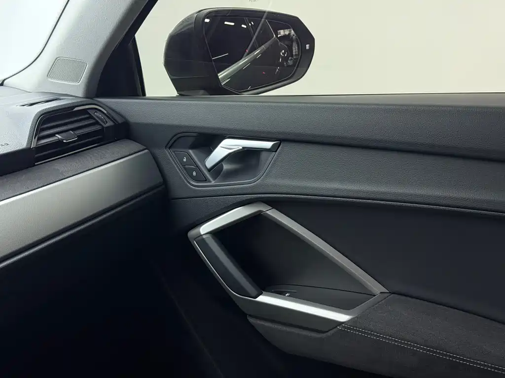 Audi Q3 2023 — фото 11