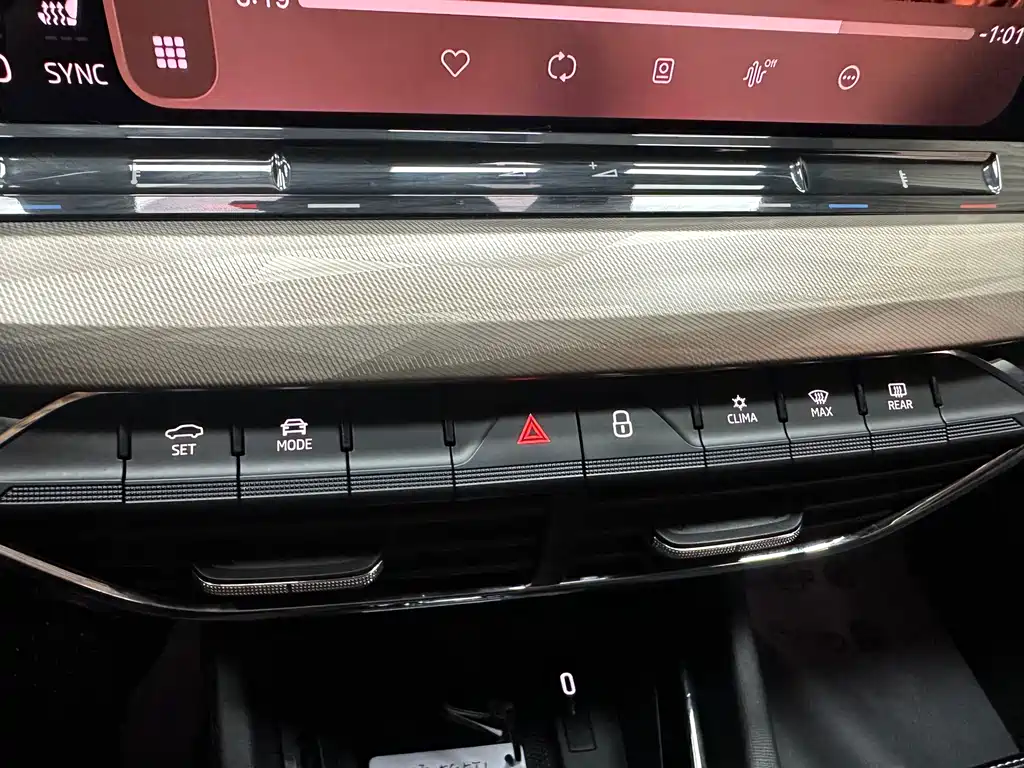 Skoda Octavia 2022 — фото 17