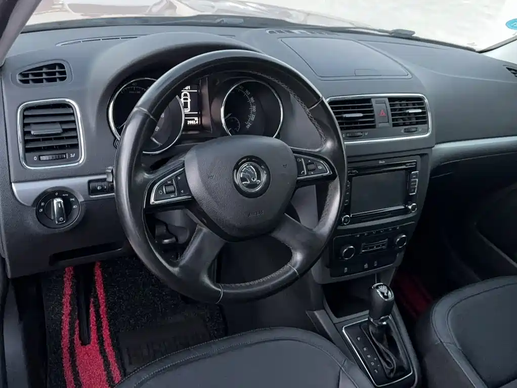 Skoda Yeti 2015 — фото 15