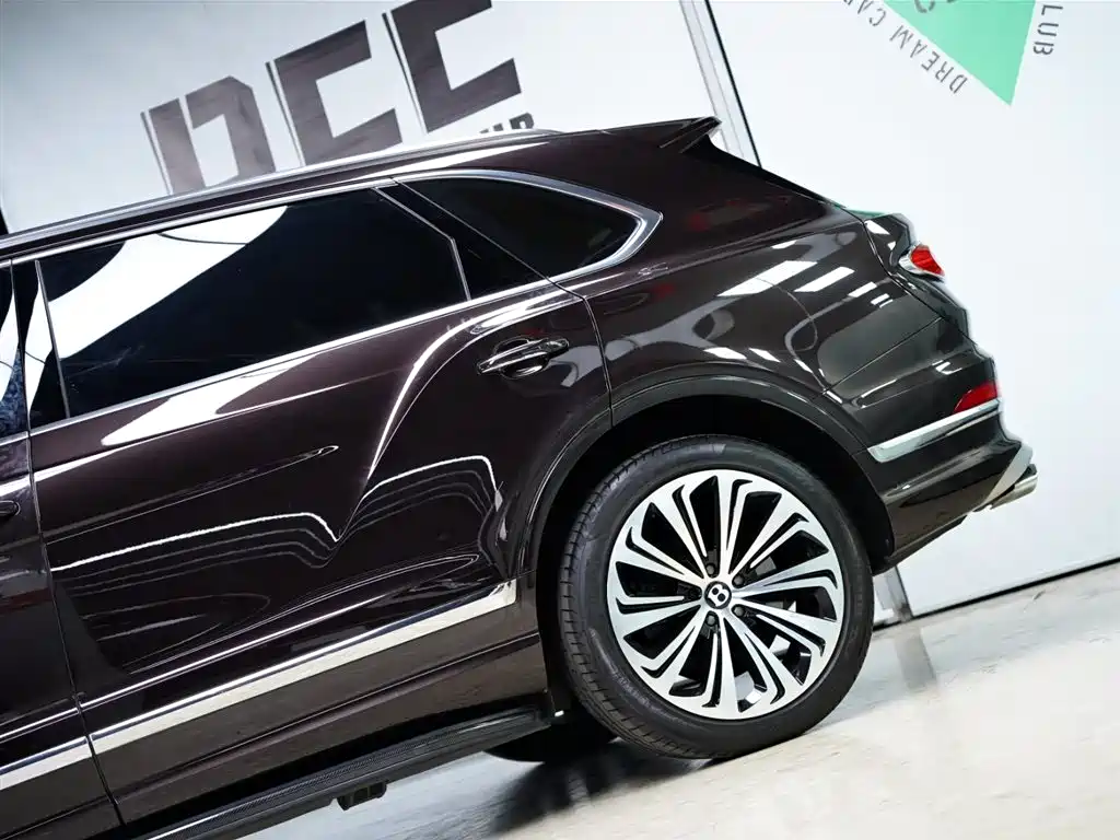 Bentley Bentayga 2023 — фото 22