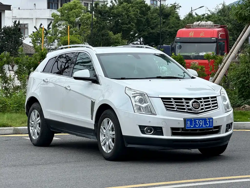 Cadillac SRX 2016 — фото 11