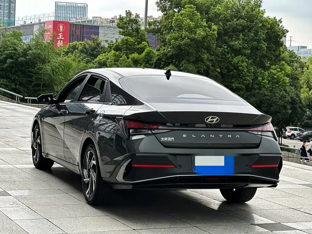 Hyundai Elantra 2025 — фото 4
