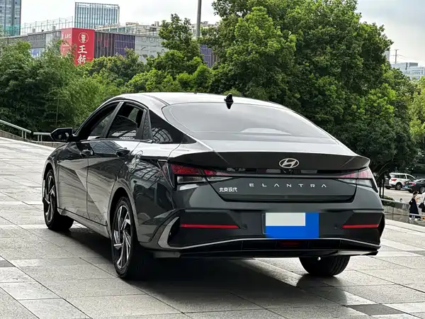 Hyundai Elantra 2025