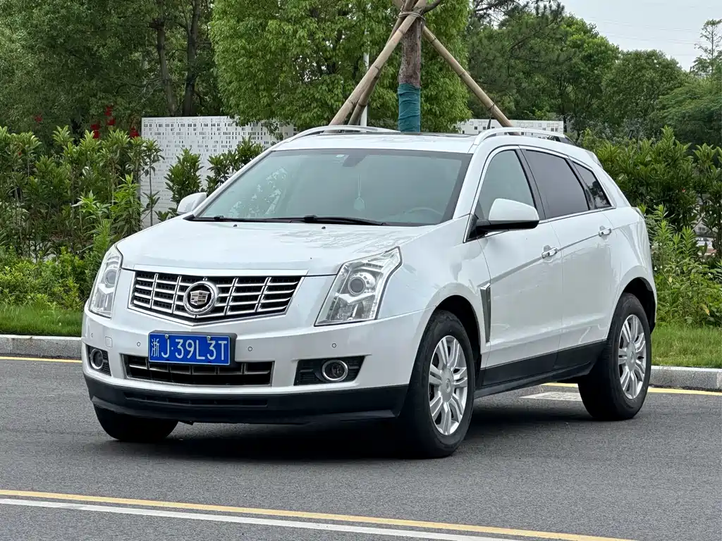 Cadillac SRX 2016 — фото 1