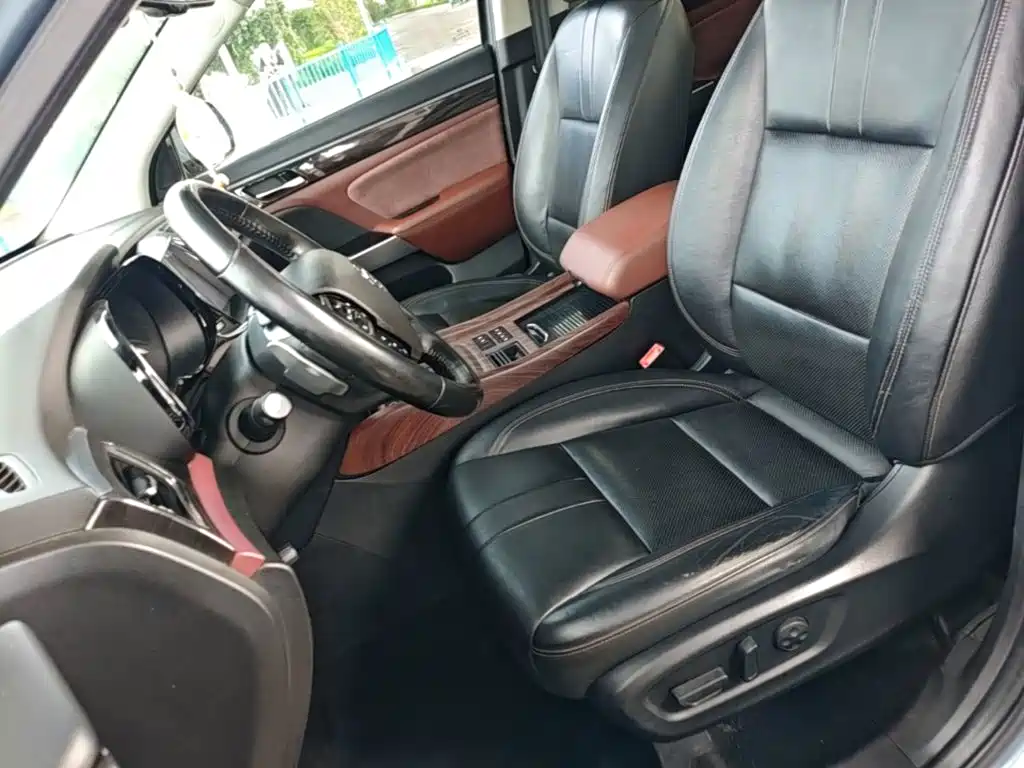 GAC Trumpchi GS8 2017 — фото 11