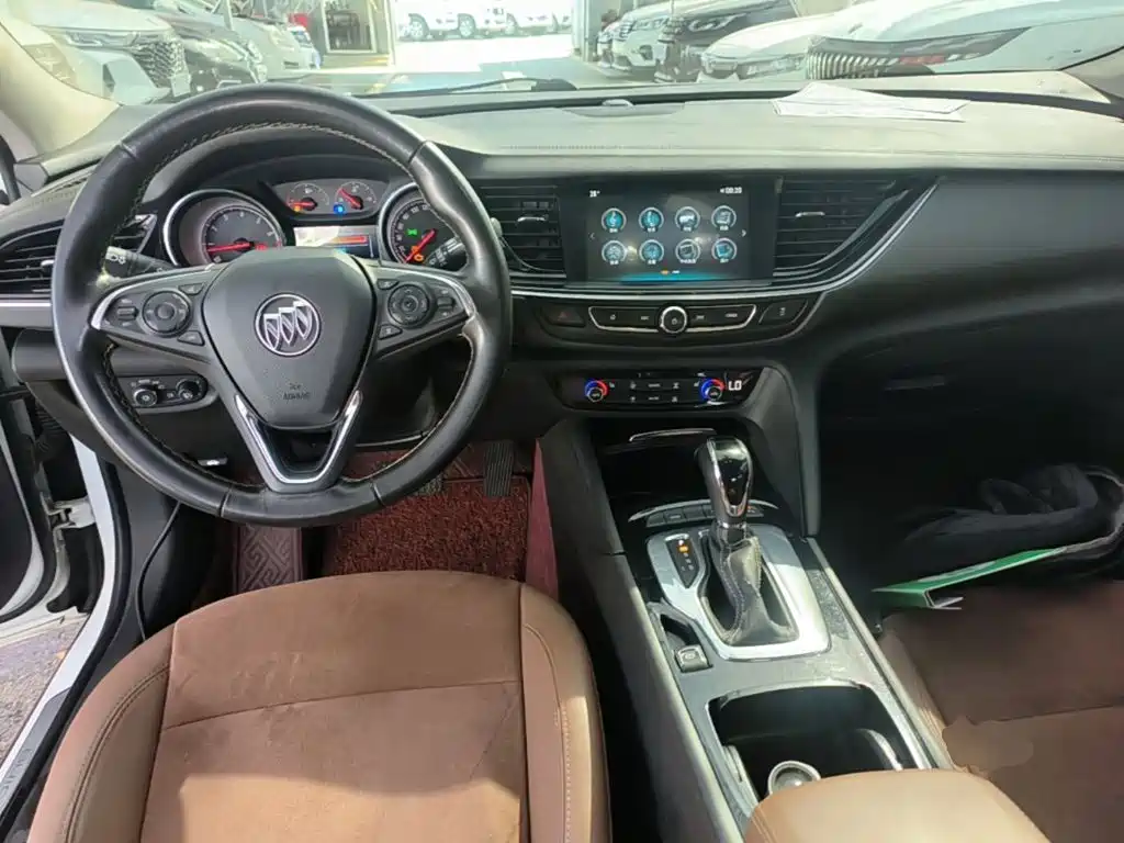Buick Regal 2018 — фото 10