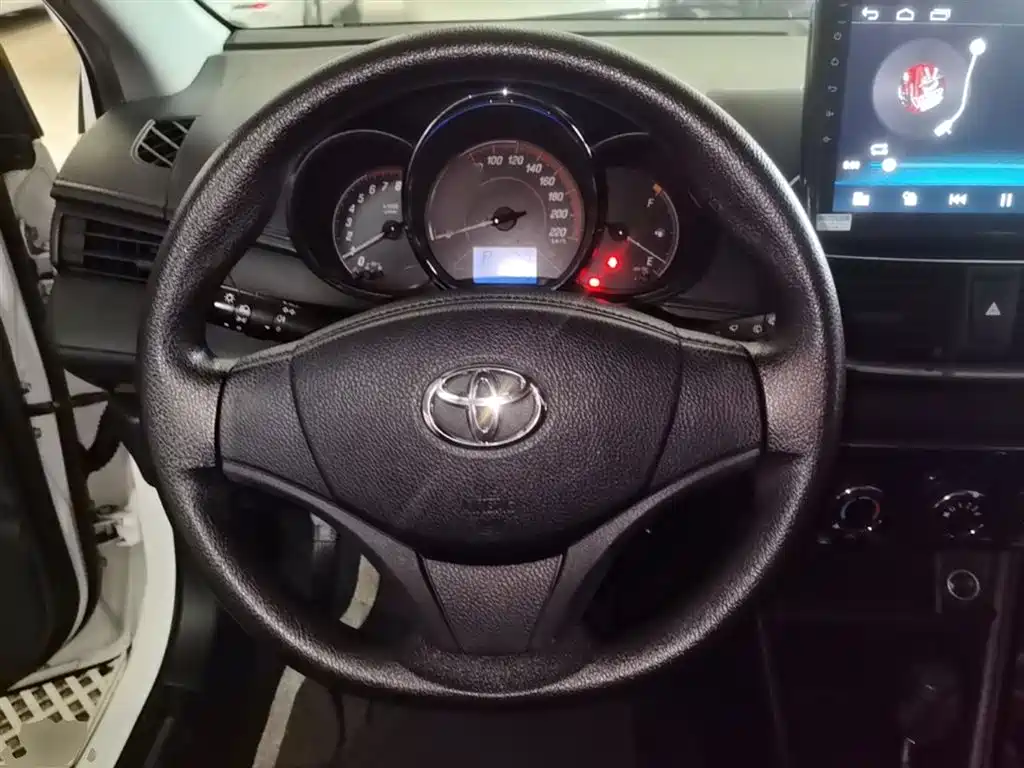 Toyota Yaris L 2020 — фото 11