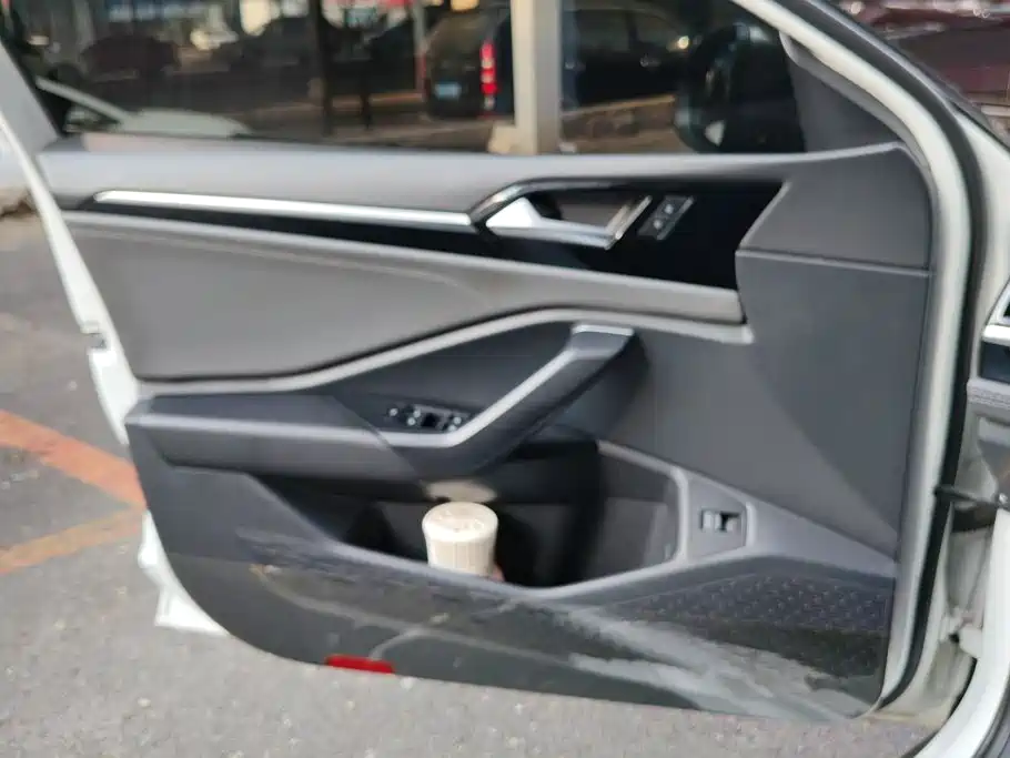 Volkswagen Sagitar 2019