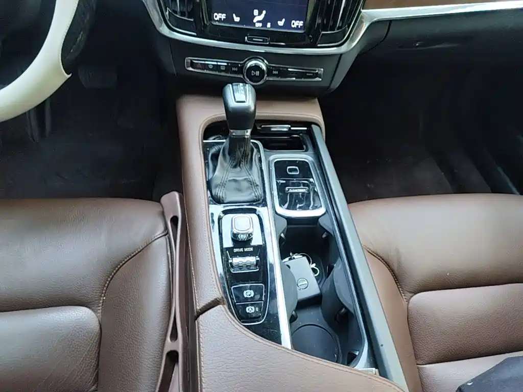 Volvo S90 2018 — фото 14