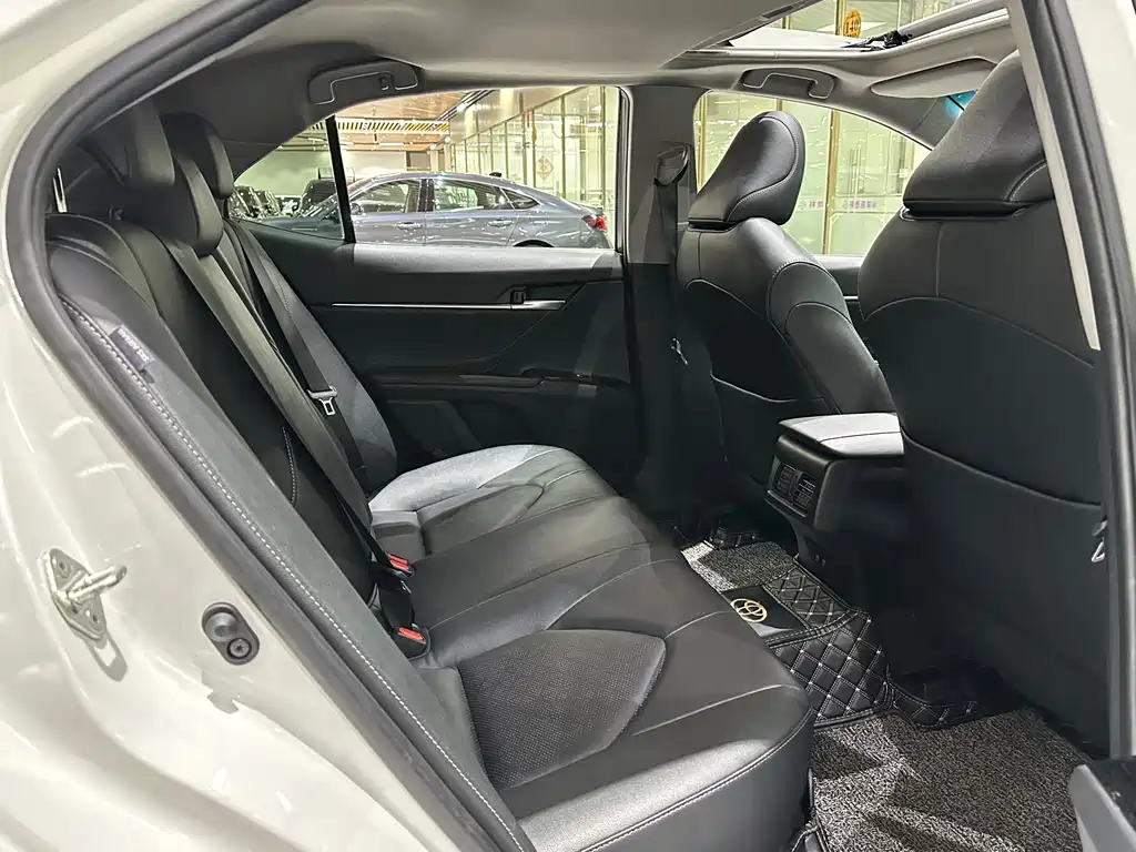 Toyota Camry 2021 — фото 12