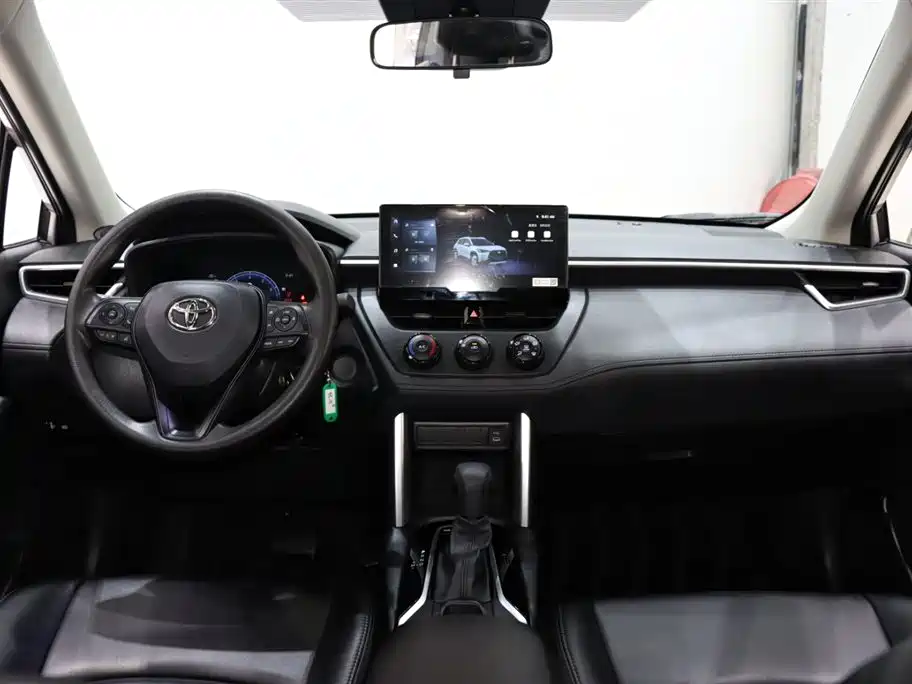Toyota Corolla Cross 2025 — фото 12