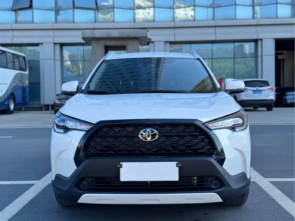 Toyota Corolla Cross 2023 — фото 2