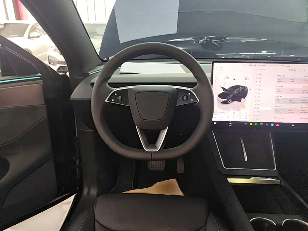 Tesla Model Y L 2026 — фото 11