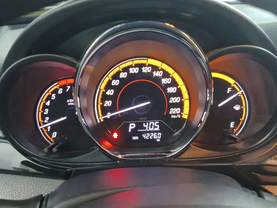 Toyota Yaris L 2020 — фото 14