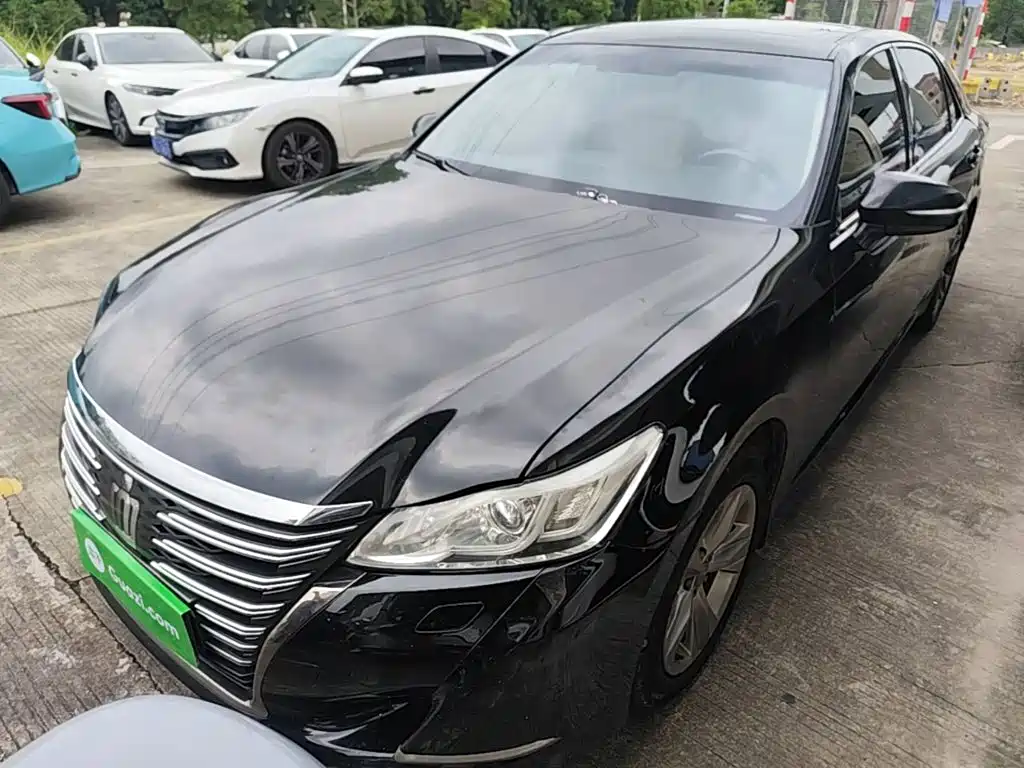 Toyota Crown 2017 — фото 1