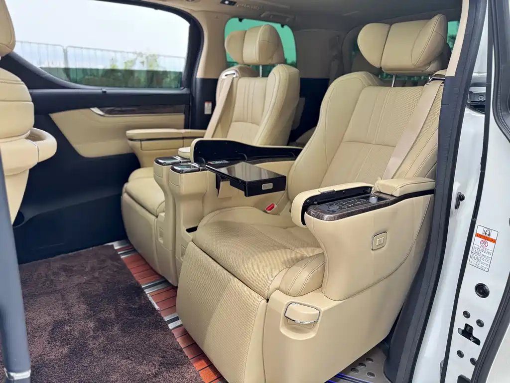 Toyota Alphard 2022 — фото 12