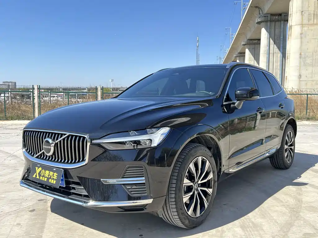 Volvo XC60 2024 — фото 1