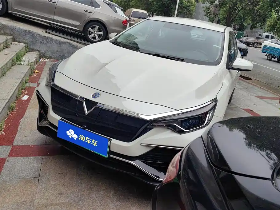 Venucia D60 EV 2022