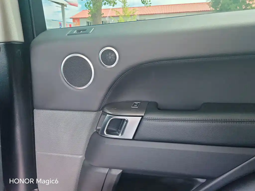 Land Rover Range Rover Sport 2016 — фото 29