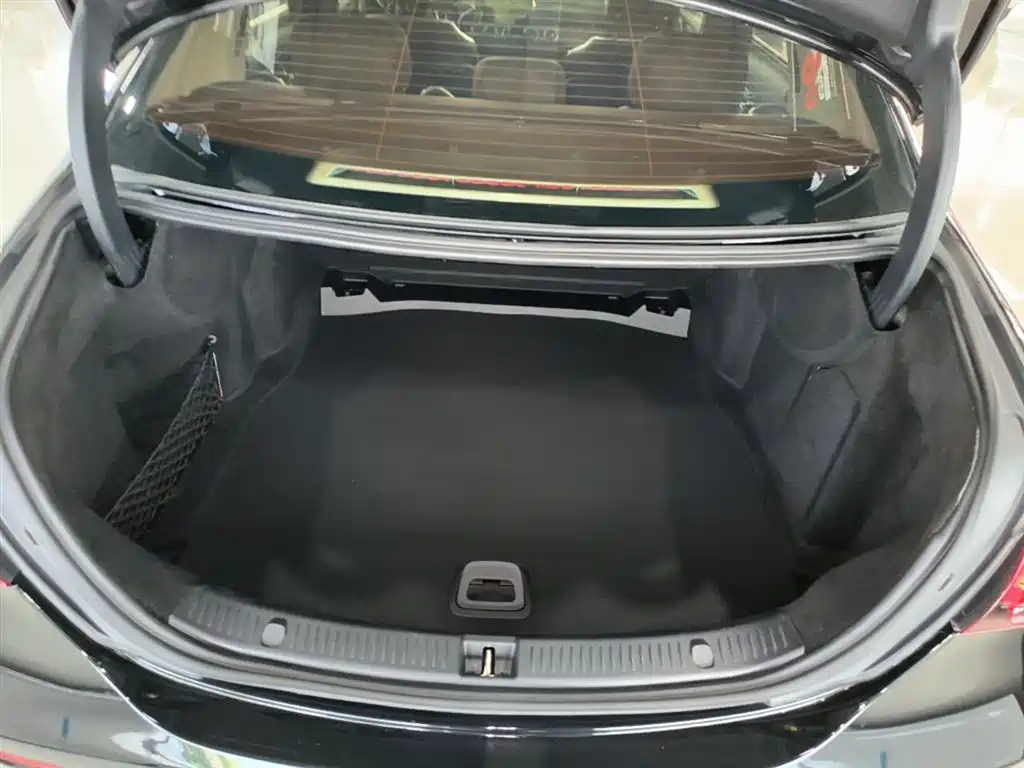 Mercedes-Benz E-Class 2023 — фото 19