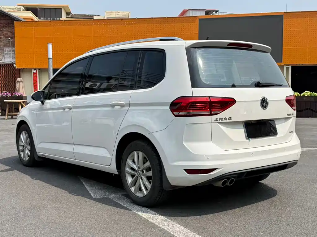 Volkswagen Touran 2019 — фото 10