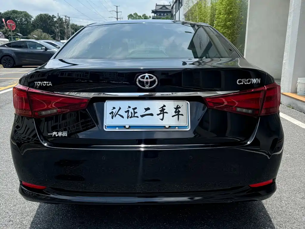 Toyota Crown 2016 — фото 16