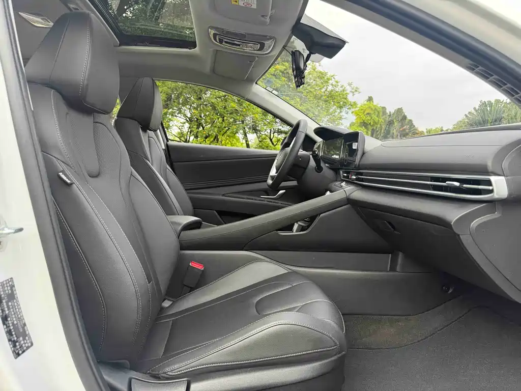 Hyundai Elantra 2025