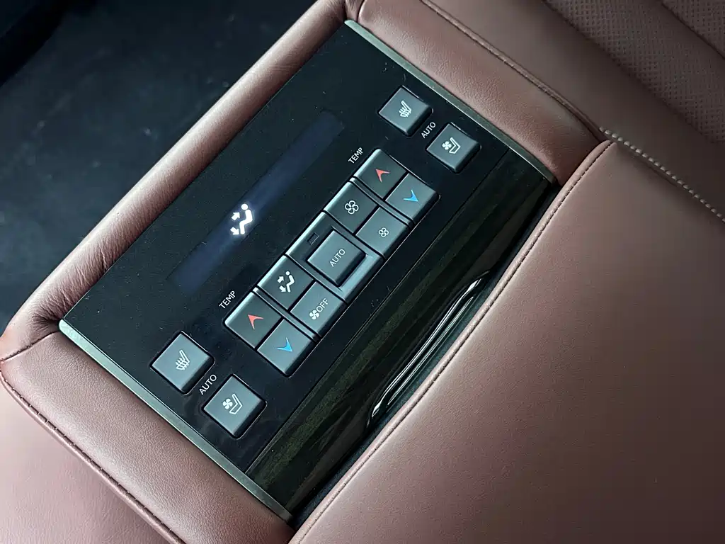 Lexus LX 2020 — фото 18