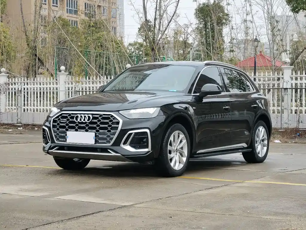 Audi Q5L 2022 — фото 1