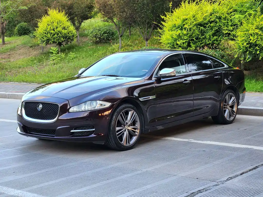 Jaguar XJ 2012 — фото 2