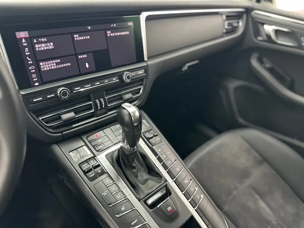 Porsche Macan 2019 — фото 8