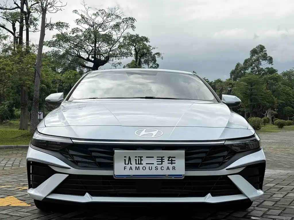 Hyundai Elantra 2025