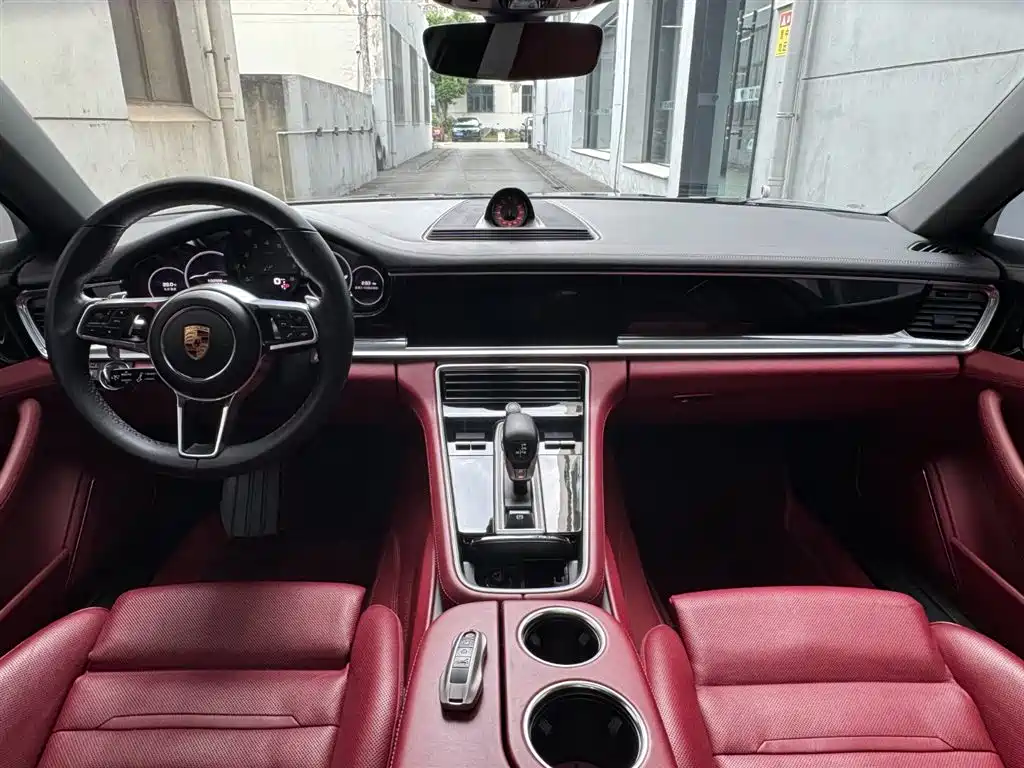 Porsche Panamera 2019 — фото 10