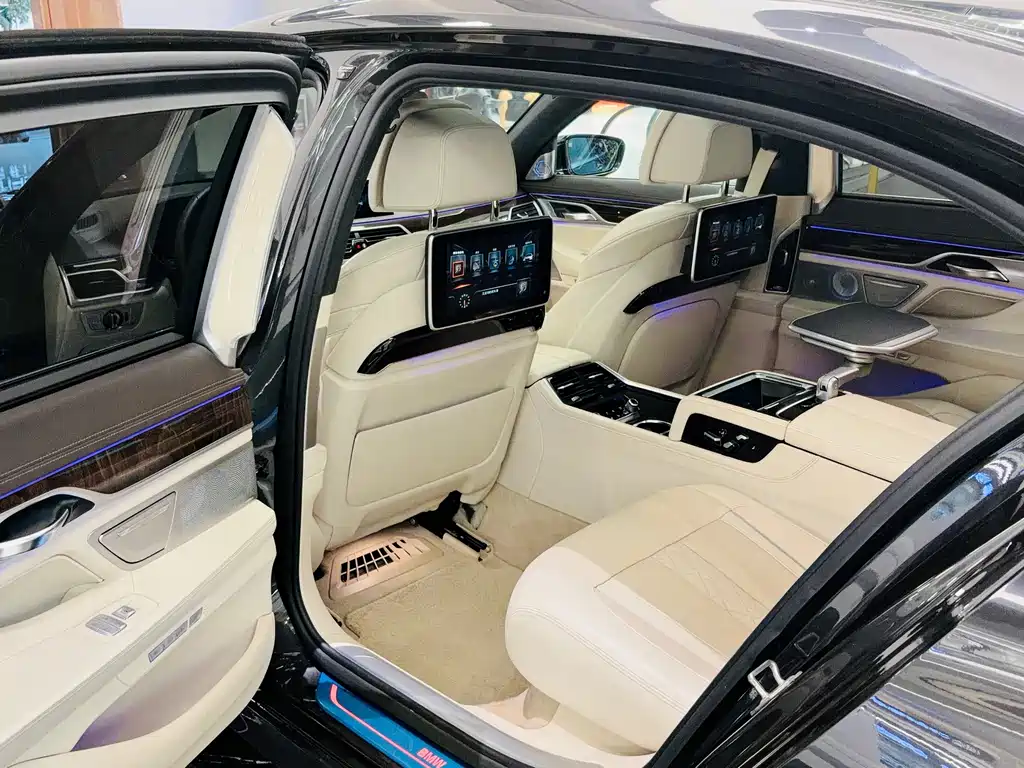 BMW 7 Series 2017 — фото 7